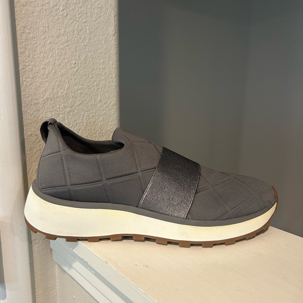 Nordstrom Rack Womens Size 9 Platform Slip-on Quilted Upper Casual Grey Tried On - Picture 2 of 10